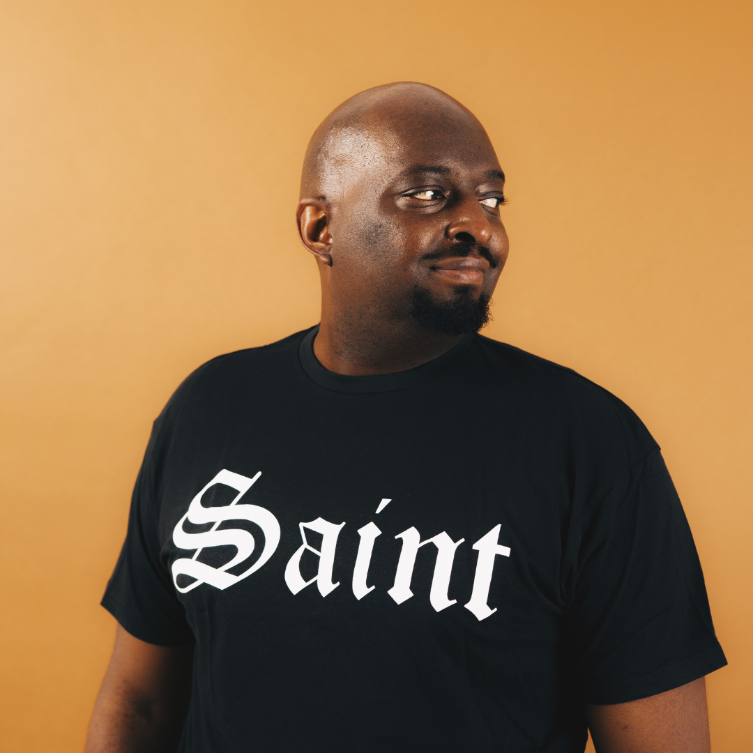 Saint black cotton T-shirt side view 